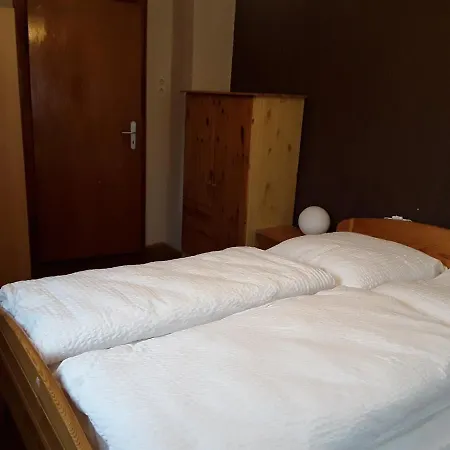 Ferienwohnunghassberge 아파트 에베른